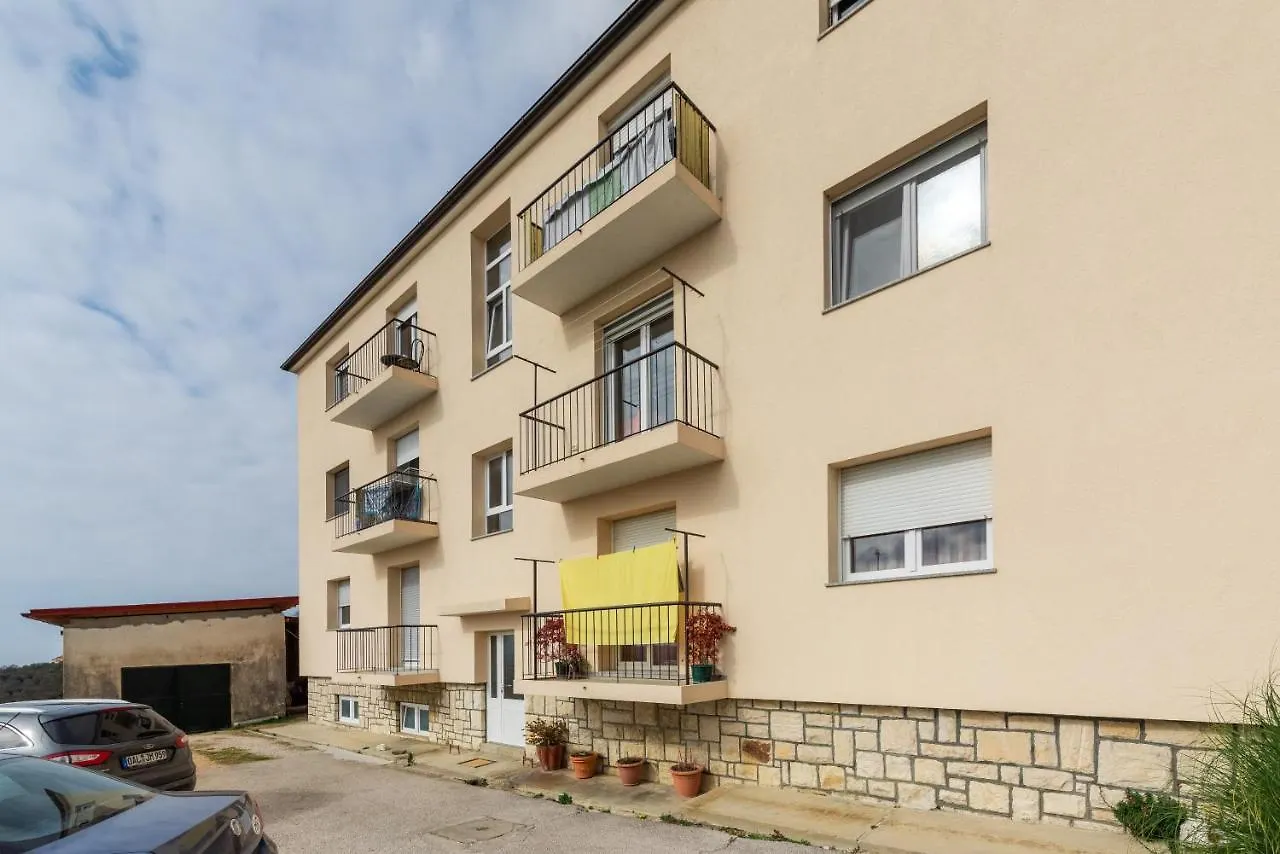 Apartment Mdm Buje 0*,